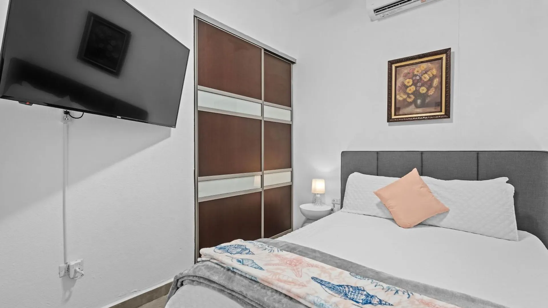 Artistic One-Bedroom Garden Apartment In Sj Mm9 سان خوان